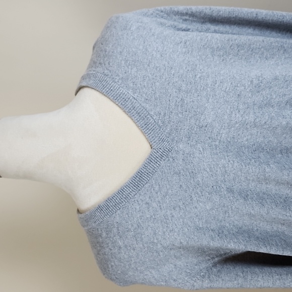 L.L. Bean Men's Light Gray V Neck, Long Sleeve, Lightweight, Pull Over Sweater - Picture 5 of 7